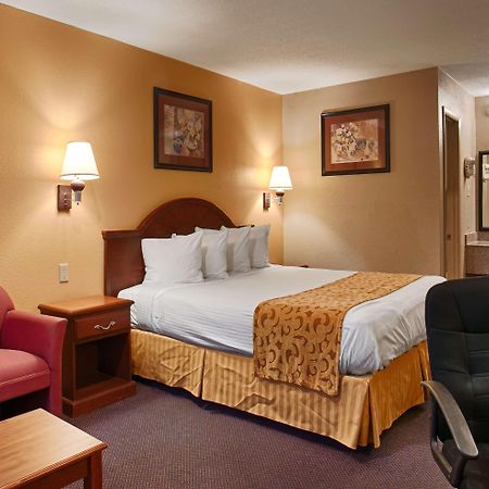 Best Western Delhi Inn Экстерьер фото