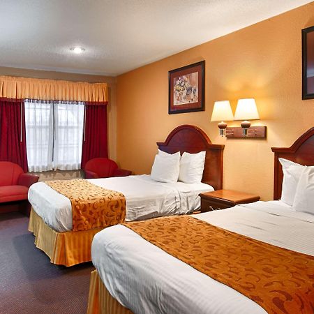 Best Western Delhi Inn Экстерьер фото