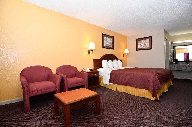 Best Western Delhi Inn Номер фото