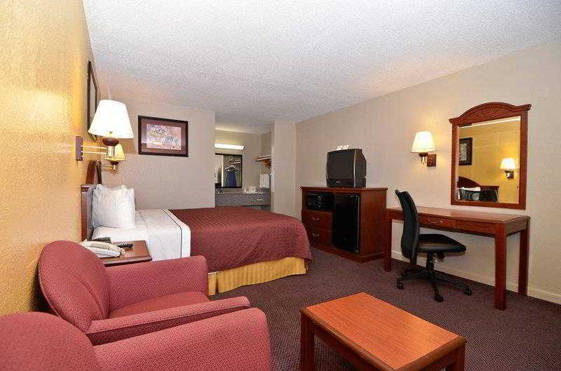 Best Western Delhi Inn Номер фото