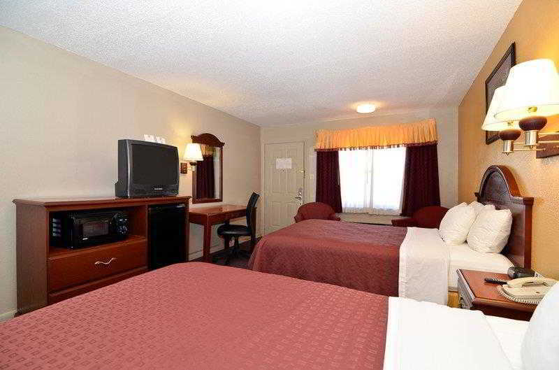 Best Western Delhi Inn Номер фото