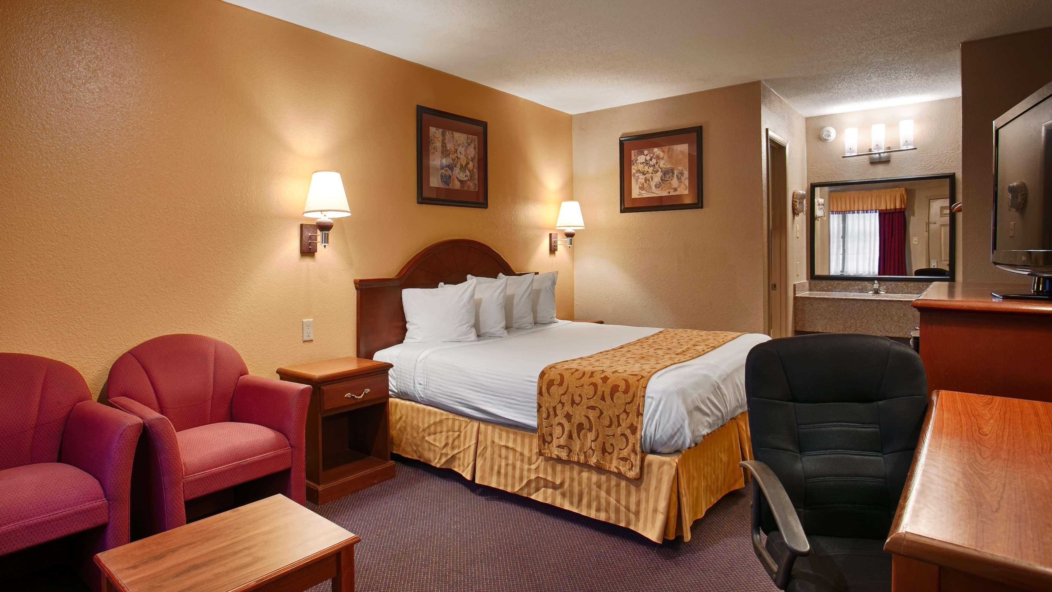 Best Western Delhi Inn Экстерьер фото