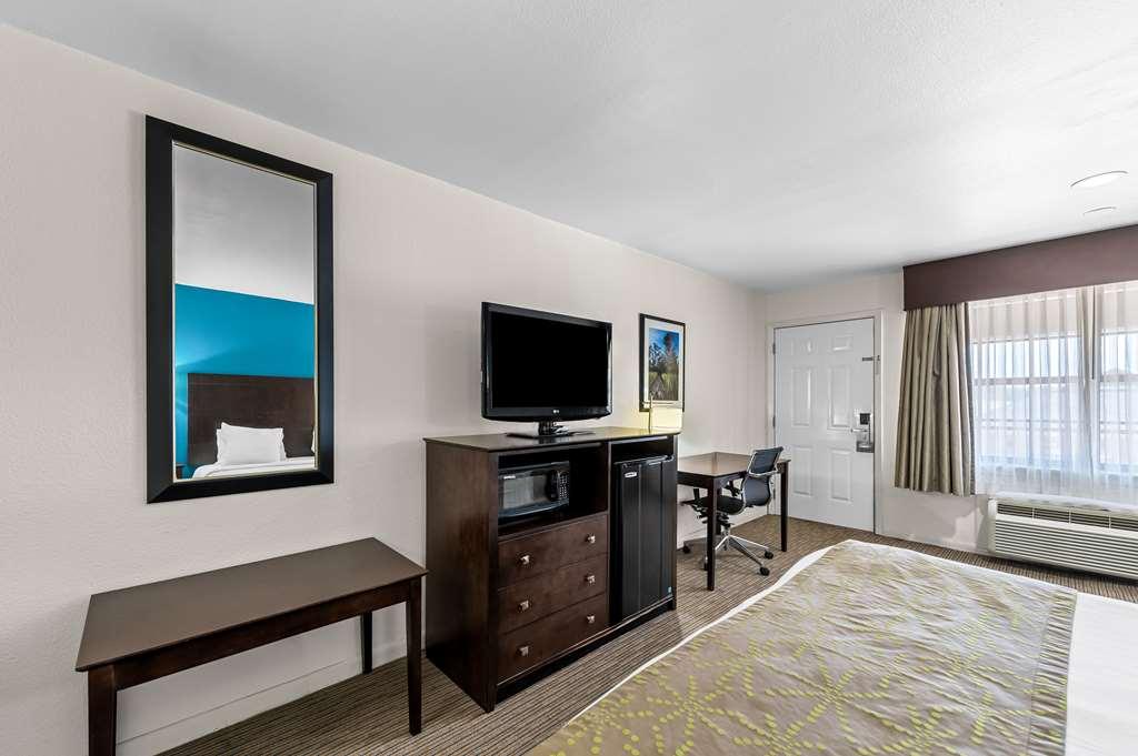 Best Western Delhi Inn Номер фото