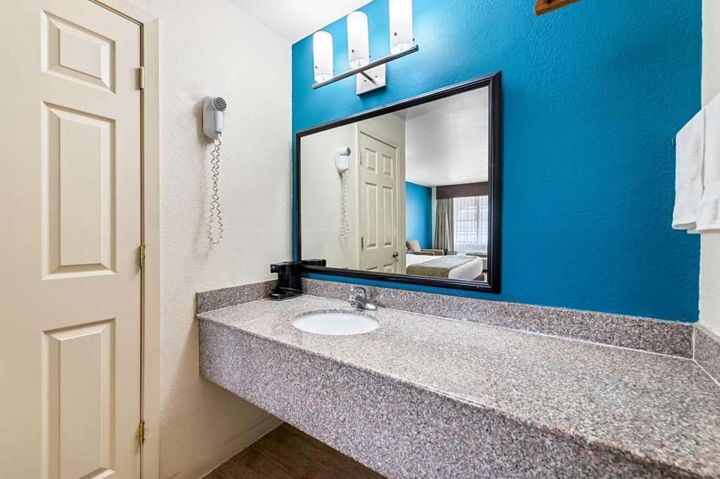 Best Western Delhi Inn Номер фото