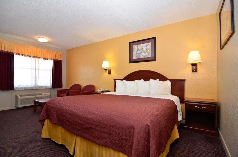 Best Western Delhi Inn Номер фото
